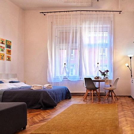 Travel And Music Apartment Тімішоара Екстер'єр фото